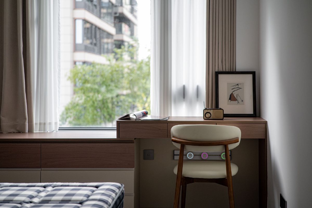 Best Desk Placement in Your Home Office: Light, Posture & Video-Call Ready