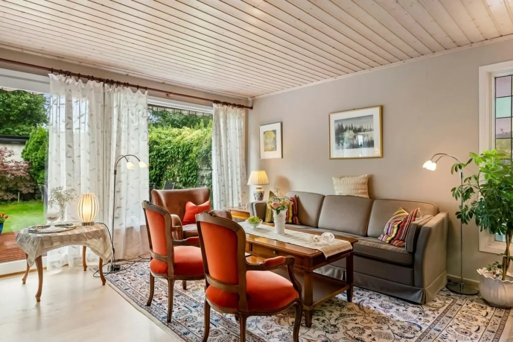 No Ceiling Lights? No Problem. This is How to Light A Room With No Overhead Lighting