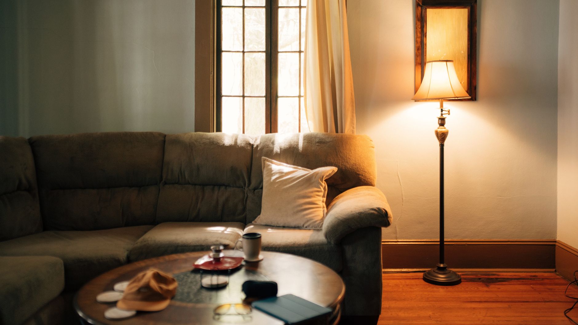 No Ceiling Lights? No Problem. This is How to Light A Room With No Overhead Lighting